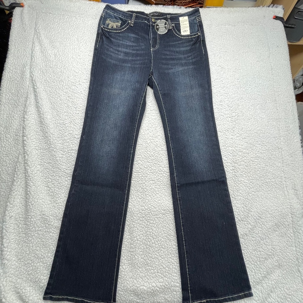 NWT Women’s Embroidered “16” Cato Premium Blue Jeans